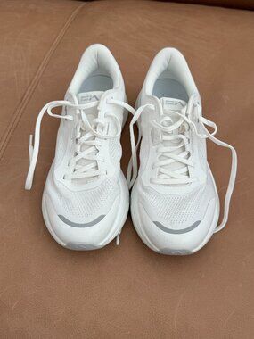 Mount to Coast Women’s White Athletic Running Shoes Size 9